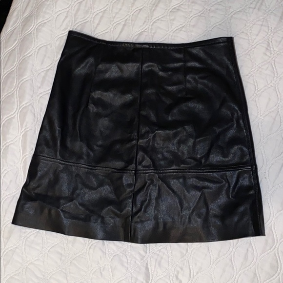 Latex black matte zip up skirt - Picture 1 of 3